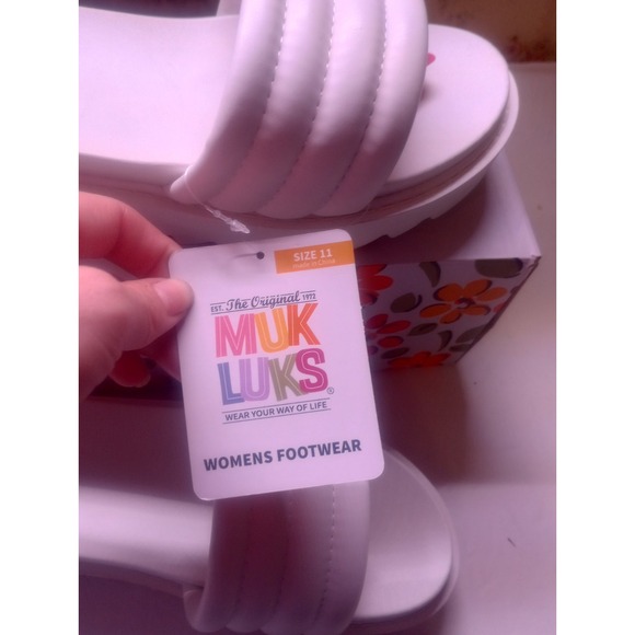 MUK LUKS WOMENS SANDALS US 11 WHITE SUN CATCHER FAUX LEATHER SINGLE‎ STRAP NIB - Picture 4 of 8